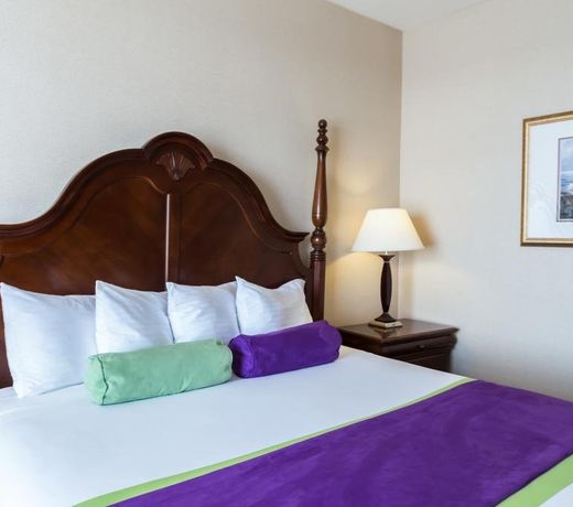BayVue Hotel, Resort & Suites