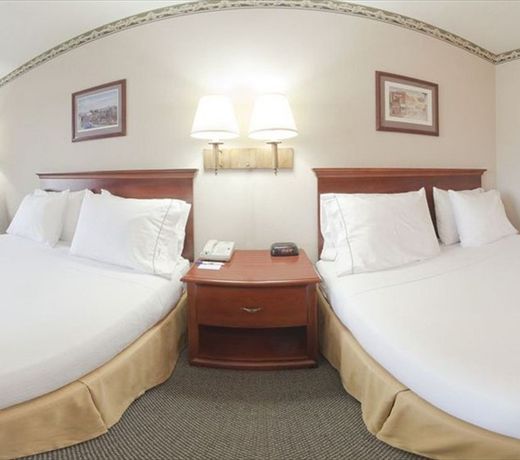Round Hill Inn