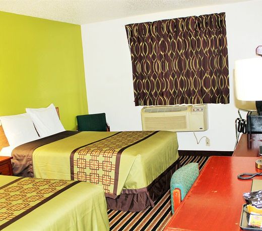 Super 8 by Wyndham South Boston VA