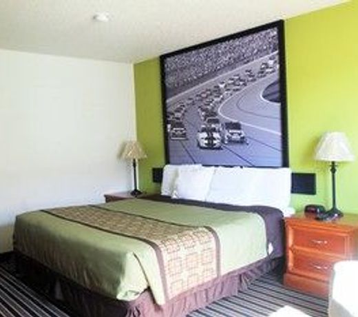 Super 8 by Wyndham South Boston VA