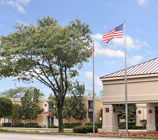 Ramada by Wyndham Waukegan/Great Lakes