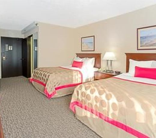 Ramada by Wyndham Waukegan/Great Lakes