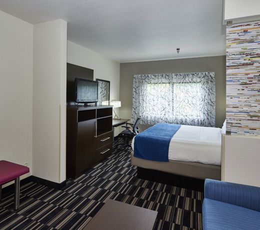 Holiday Inn Express & Suites Birmingham South - Pelham, an IHG Hotel