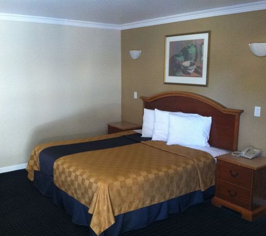 Walnut Inn and Suites