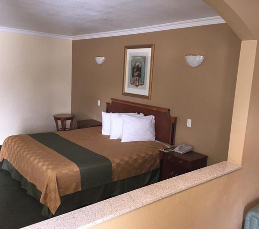 Walnut Inn and Suites