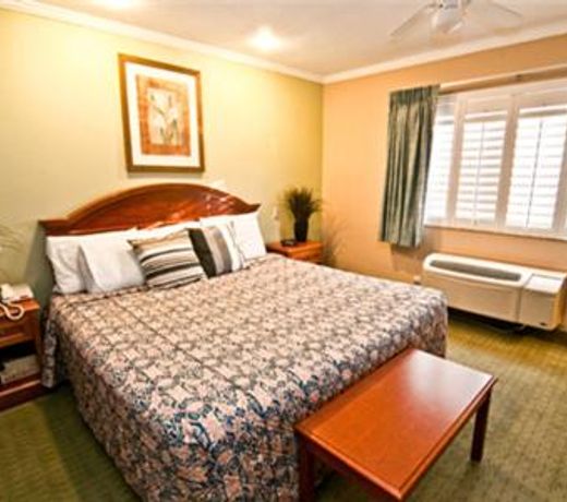 Days Inn by Wyndham West Covina