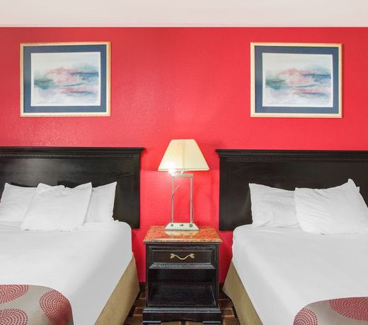 Ramada by Wyndham Edgewood Hotel & Conference Center