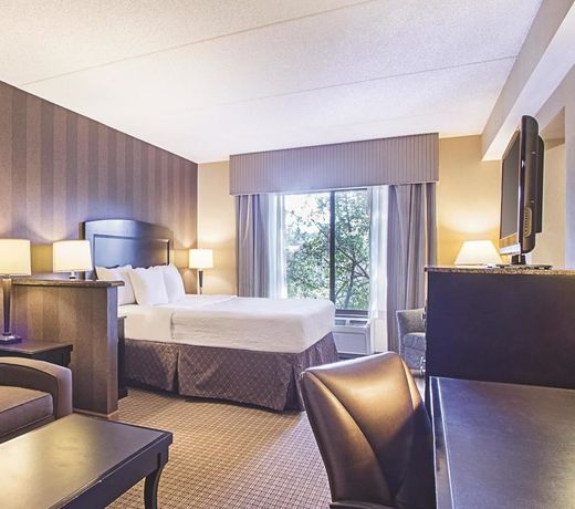La Quinta Inn & Suites Bel Air I-95 Exit 77A