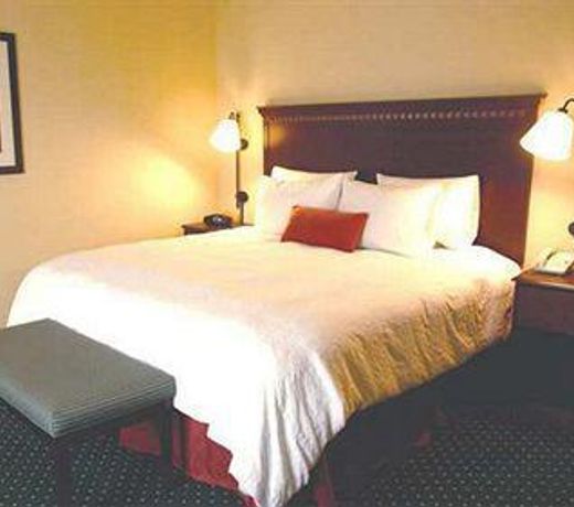 Hampton Inn & Suites Warren