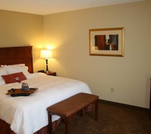 Hampton Inn & Suites Warren