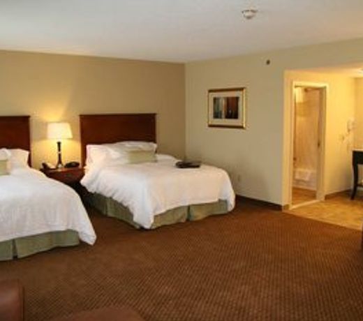 Hampton Inn & Suites Warren