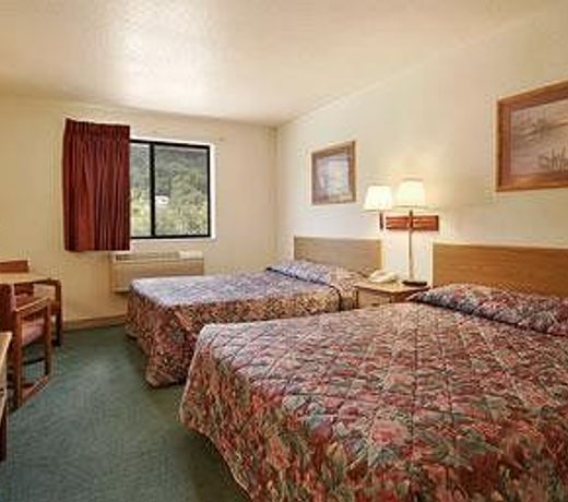 Super 8 by Wyndham Wheeling