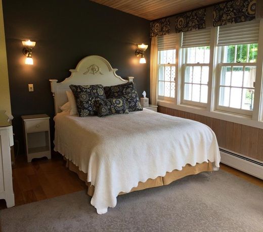 Inn at The Round Barn Farm