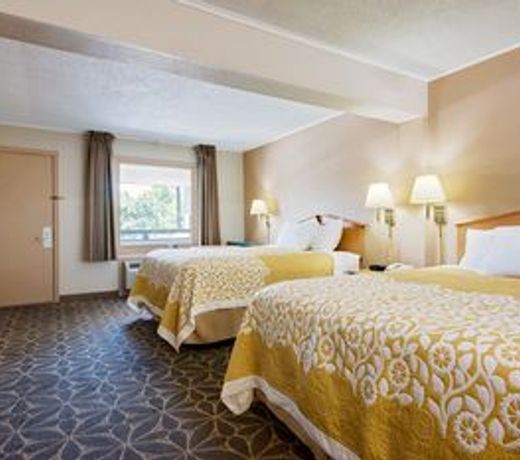 Days Inn by Wyndham Fairmont