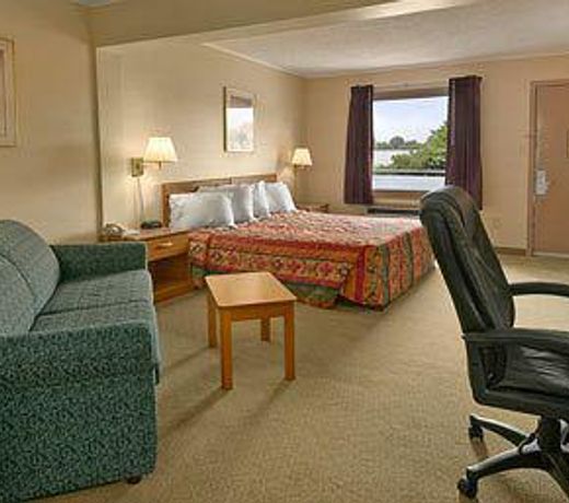 Days Inn by Wyndham Fairmont