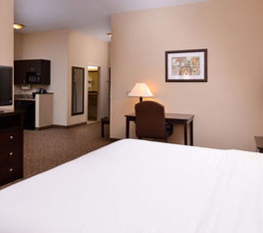 Holiday Inn Express & Suites Fairmont, an IHG Hotel