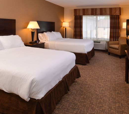 Holiday Inn Express & Suites Fairmont, an IHG Hotel