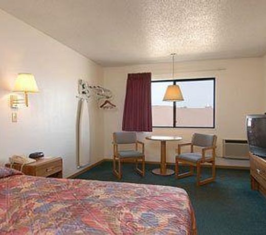 Super 8 By Wyndham Shenandoah