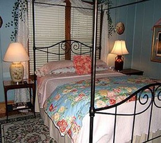 Azalea Inn Bed & Breakfast