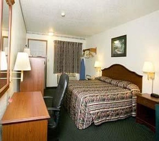 Super 8 by Wyndham Van Buren/Ft. Smith Area