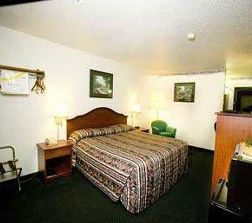 Super 8 by Wyndham Van Buren/Ft. Smith Area