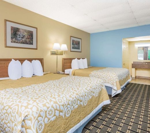 Days Inn by Wyndham Clayton