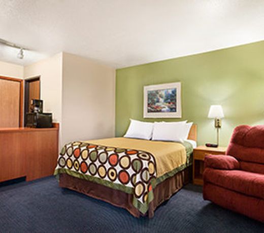Super 8 by Wyndham Germantown/Milwaukee