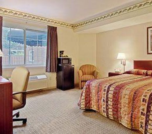 Days Inn by Wyndham Cleveland Lakewood