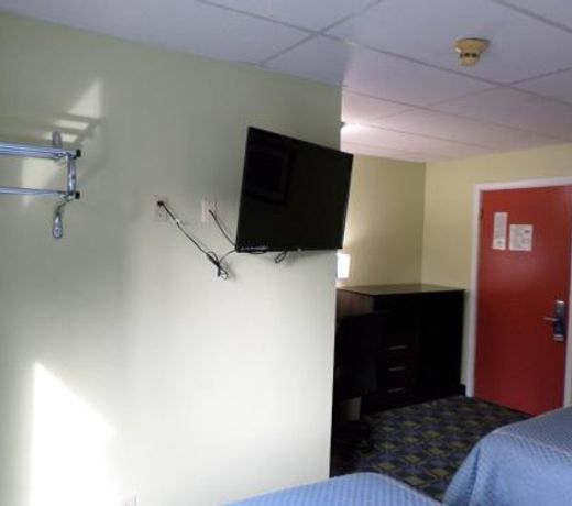 Travelodge by Wyndham Cleveland Lakewood