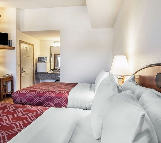 Econo Lodge Inn & Suites Madras Chateau Inn