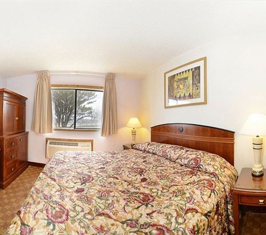 Econo Lodge Inn & Suites Madras Chateau Inn
