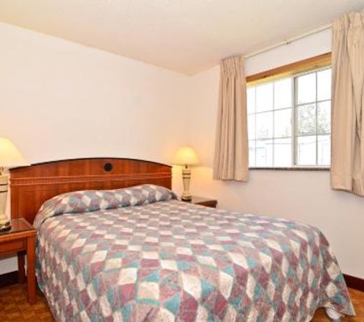 Econo Lodge Inn & Suites Madras Chateau Inn