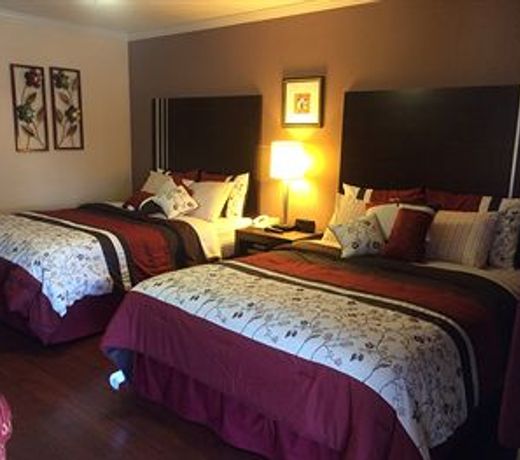 Muir Lodge Motel