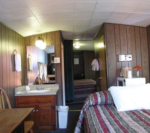 Red Caboose Motel & Restaurant