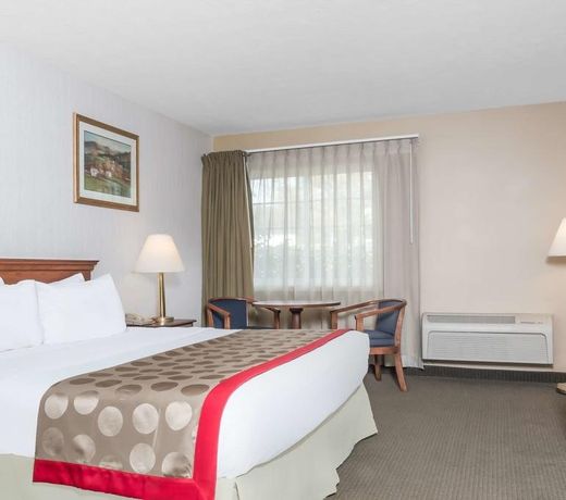 Ramada by Wyndham Strasburg