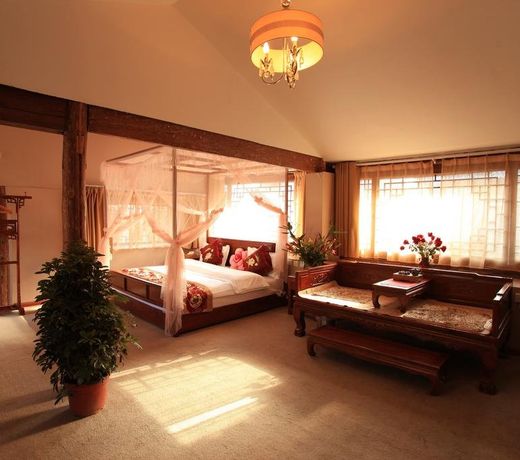 Lijiang Hua Qian Yue Xia Inn