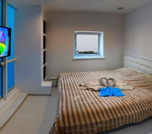 Hotel v Mayake