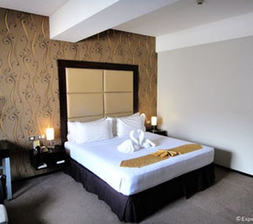 Mallberry Suites Business Hotel