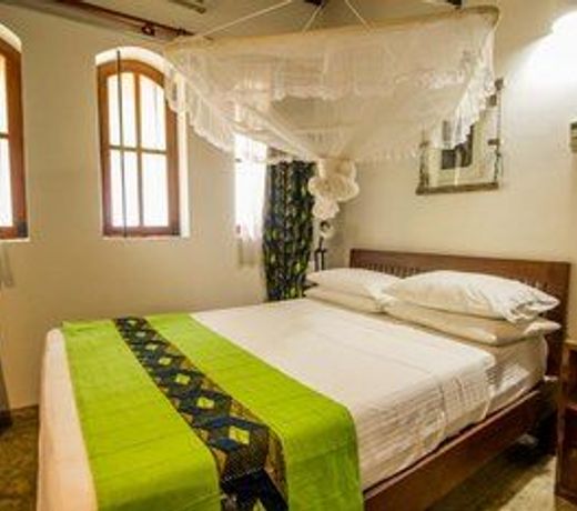 Serenity Lake Front Villa (Pvt) Ltd