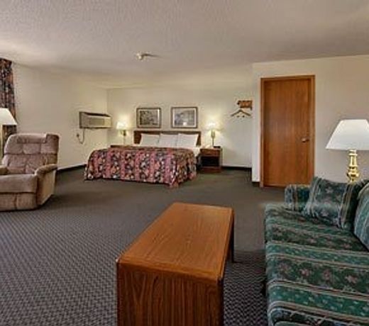 Super 8 By Wyndham Charles City