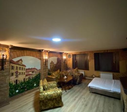 2x2 Cinema-Bar Hotel & Tours