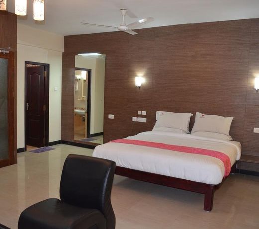 OYO 11563 Hotel Shiva Grand Inn