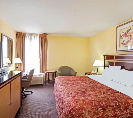 Best Western Plus Commerce Hotel