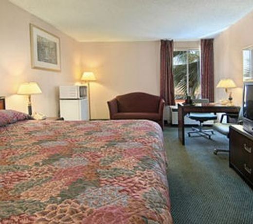 Best Western Plus Commerce Hotel