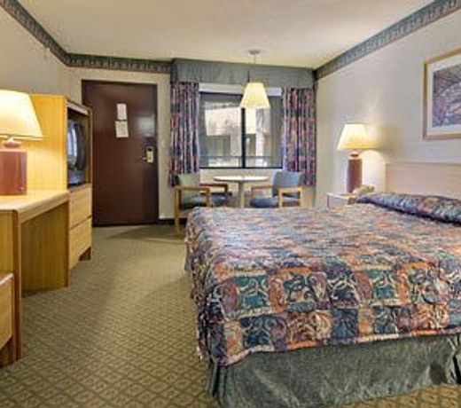 Travelodge by Wyndham Commerce Los Angeles Area