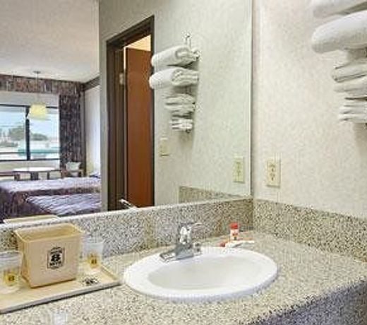 Travelodge by Wyndham Commerce Los Angeles Area