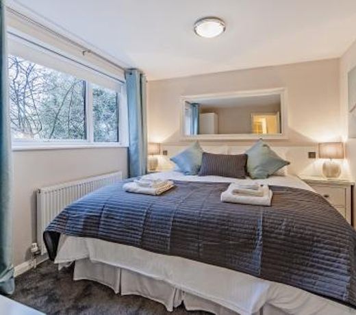 Luxury 2 Bedroom City Apartment in Bath's Artisan Quarter