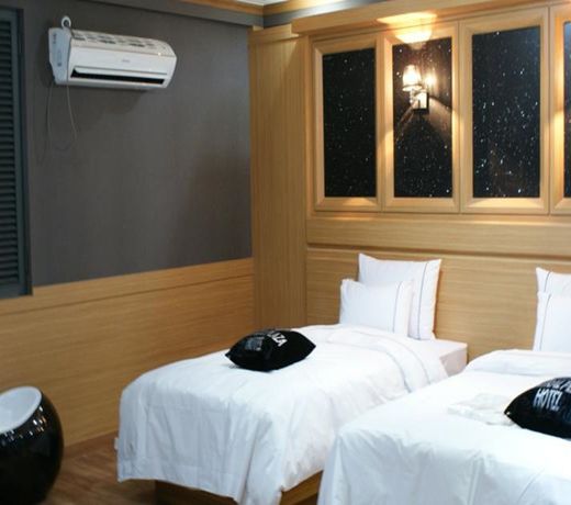 Central Plaza Hotel