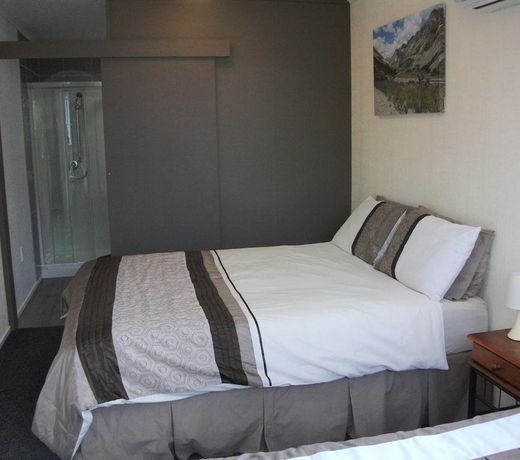 Fishtail Lodge B & B