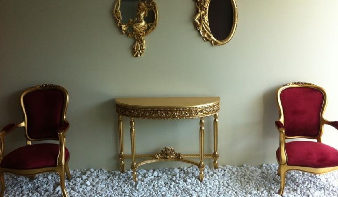 ROOM PALACE